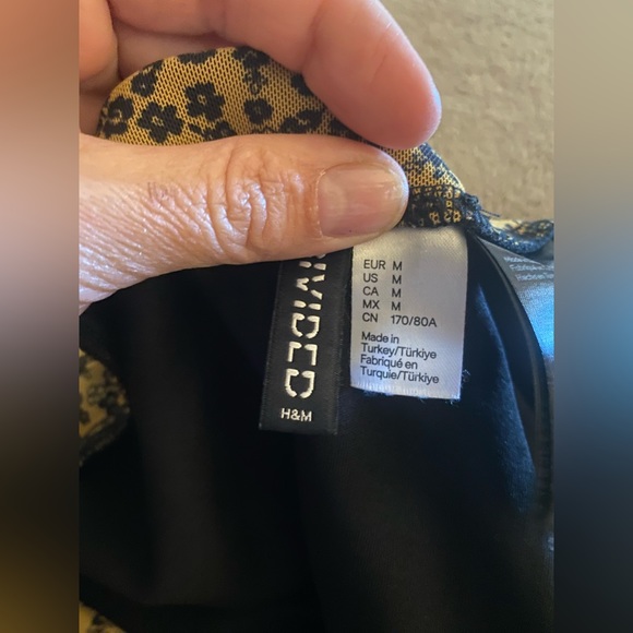 H&M- Ladies knee length skirt - Picture 4 of 11